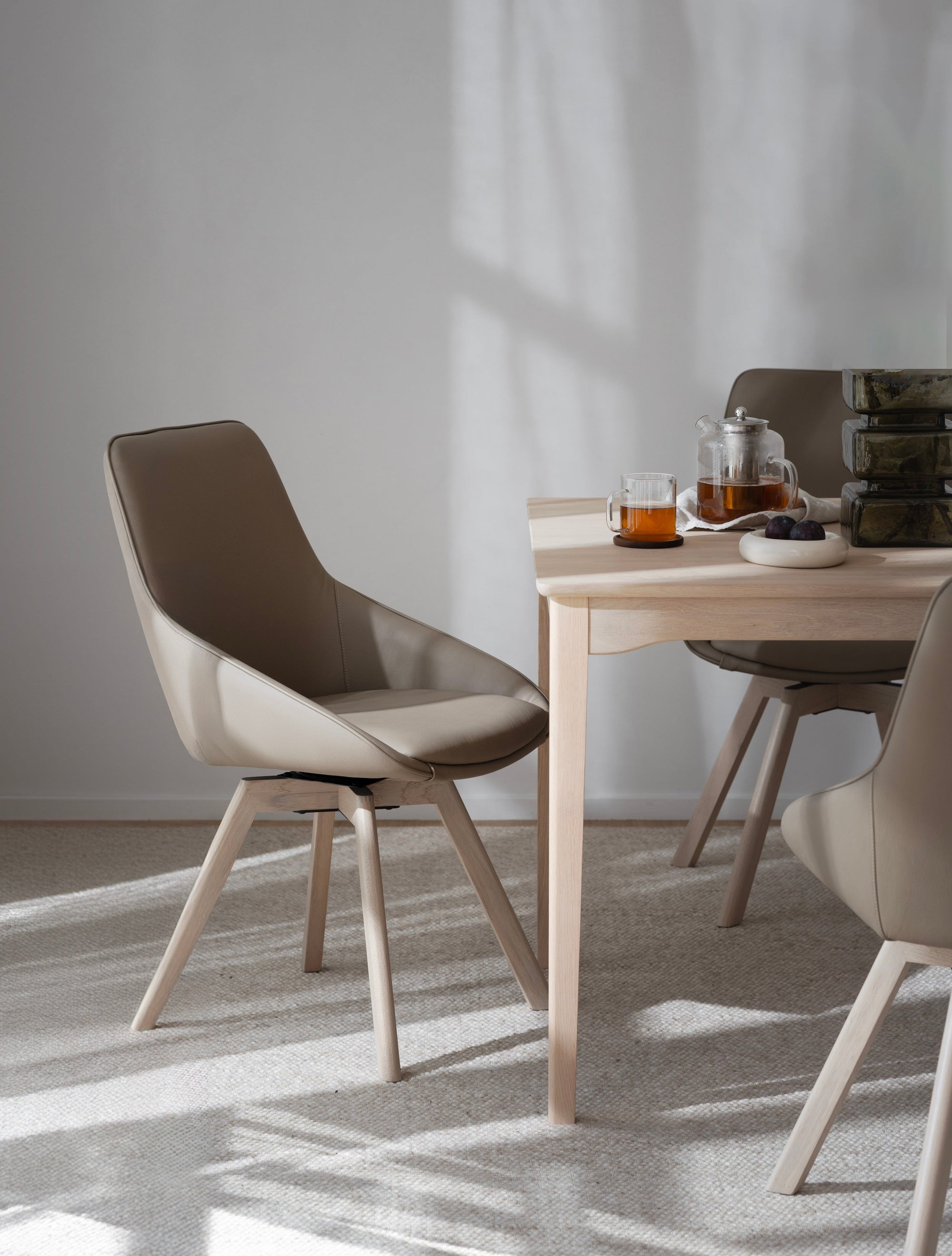 Polsterstuhl Lida, Leder beige | Eiche hell