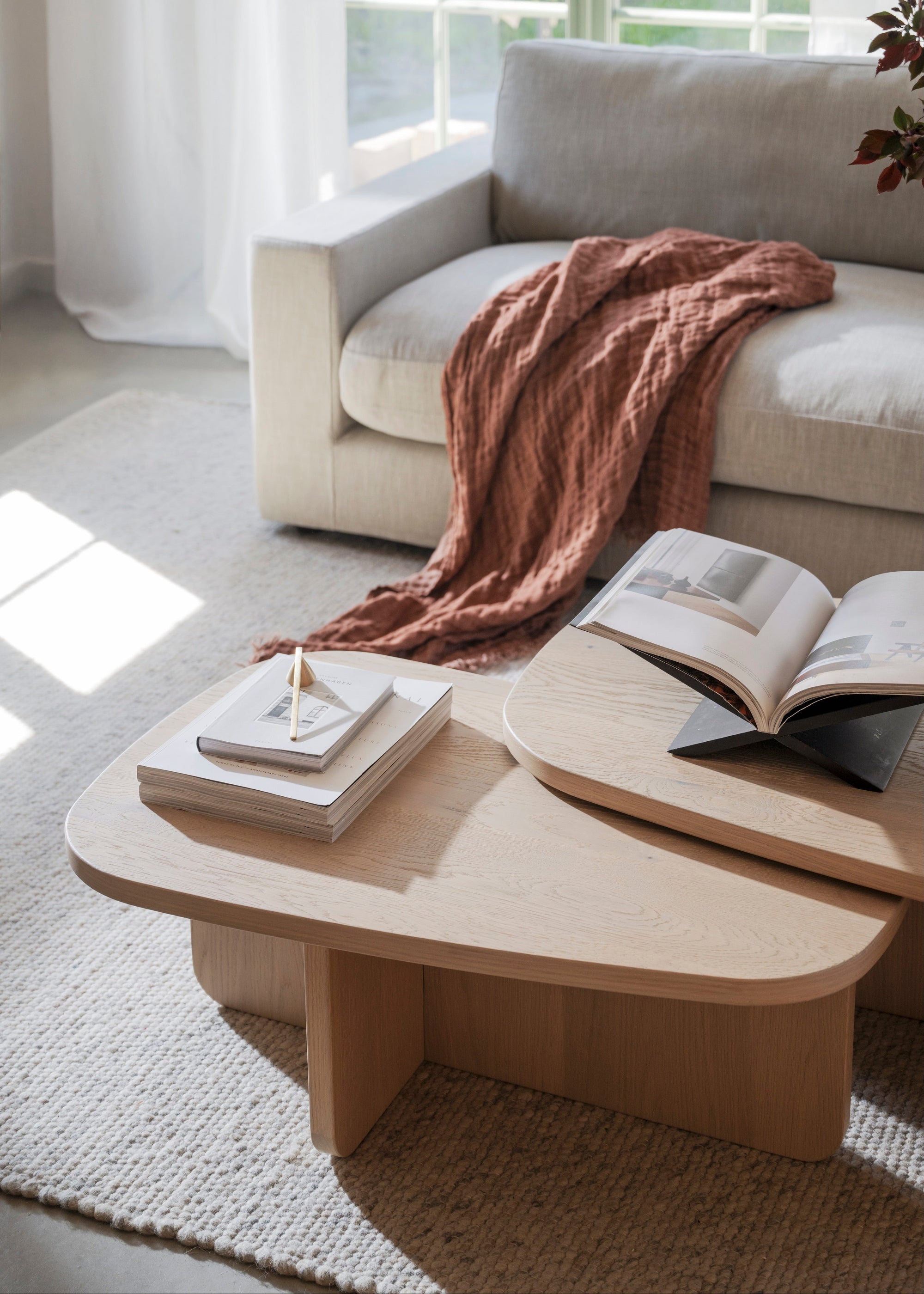 Coffeetable oval 120x70cm, Eiche hell